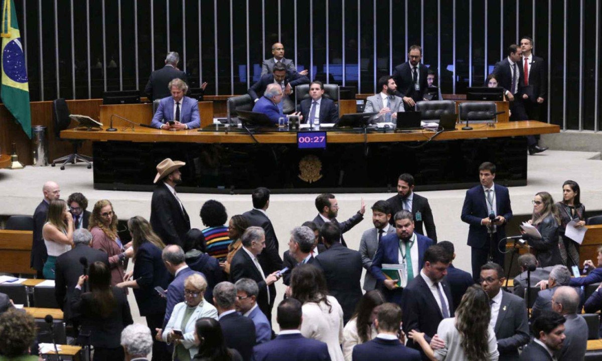 Câmara se divide entre favoritismos de Lula e da oposição para eleição de 2026 - (crédito: Platobr Politica)