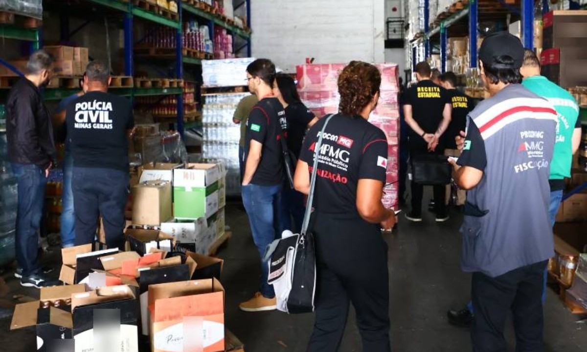 Durante as inspeções, equipes do Ministério da Agricultura e Pecuária (Mapa) apreenderam bebidas alcoólicas de diferentes tipos - (crédito: PCMG)