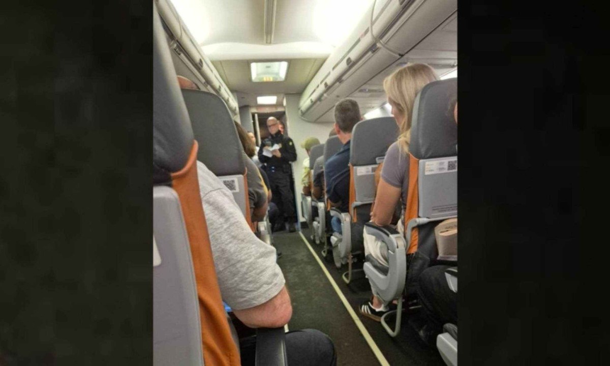 PF entra em avião da Gol no Santos Dumont, no Rio, e prende passageiro - (crédito: Platobr Nacional)