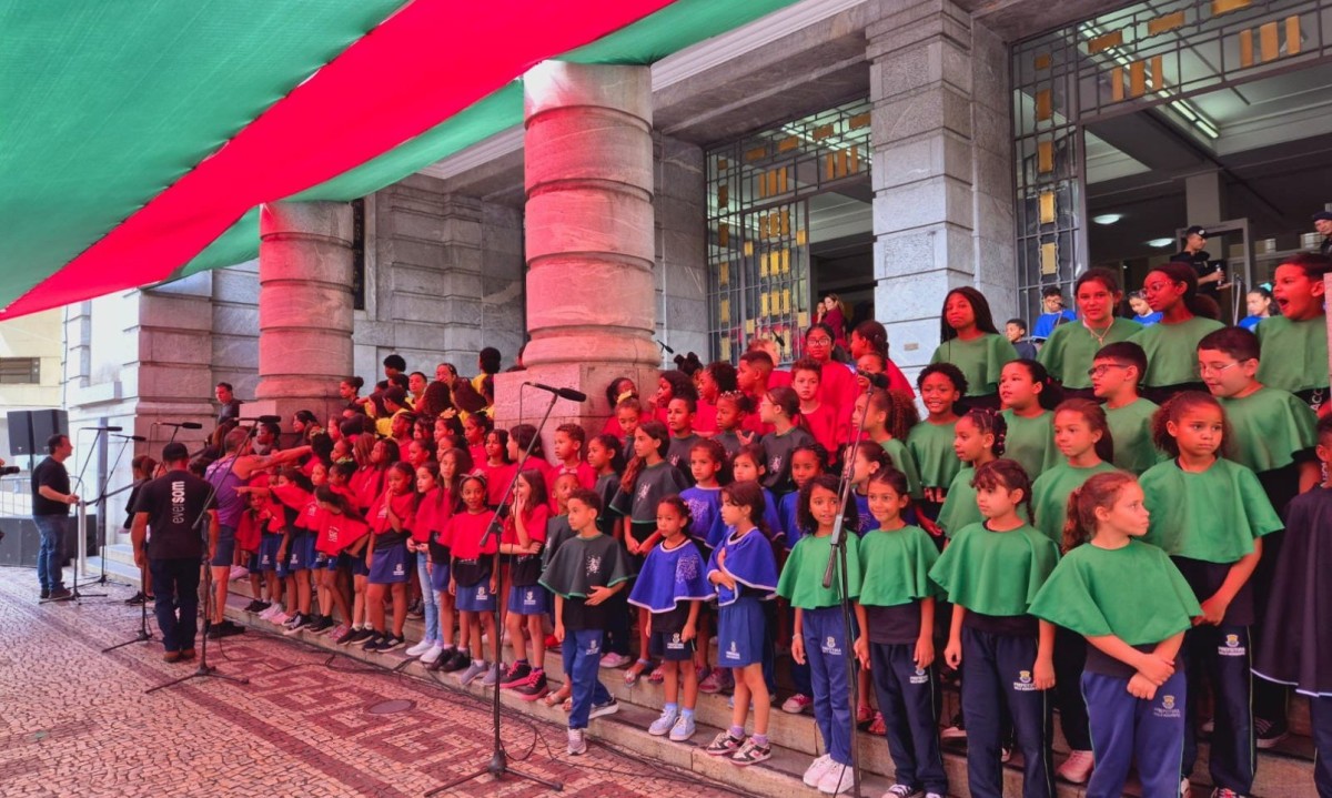 BH comemora 128 anos com cantata de natal em frente à Prefeitura - (crédito: Jair Amaral/EM/D.A Press )