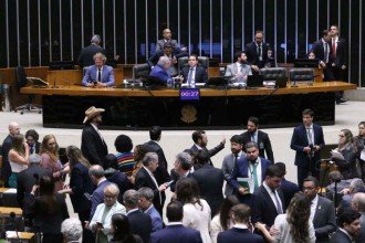 Câmara se divide entre favoritismos de Lula e da oposição para eleição de 2026