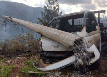 Após o acidente, veículo sofreu um incêndio -  (crédito: CBMMG/Divulgação)