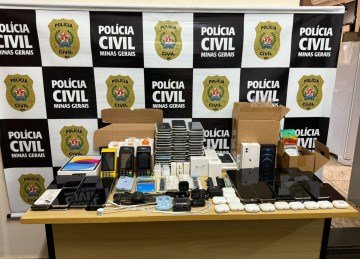 Celulares, tablets e outros acessórios sem proveniência ou com queixas de furto e roubo foram encontrados pela polícia nos Shoppings Populares de BH  -  (crédito: Divulgação/PCMG)