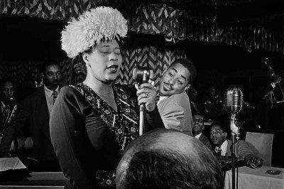 No dia 15 de junho de 1996, o mundo despediu-se da “primeira-dama da canção” Ella Fitzgerald. A lenda do jazz morreu aos 78 anos na sua casa, em Beverly Hills, Califórnia, de complicações da diabetes.
 -  (crédito: - Domínio Público/Wikimédia Commons)