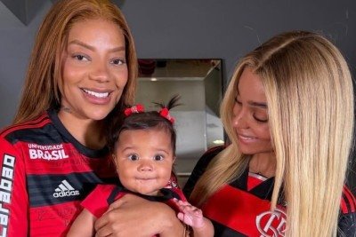 Ludmilla, uma das personalidades que falaram abertamente sobre sua orientação sexual, ao lado da esposa Brunna Gonçalves e a filha Zuri -  (crédito: Reprodução)