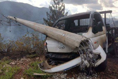 Após o acidente, veículo sofreu um incêndio -  (crédito: CBMMG/Divulgação)