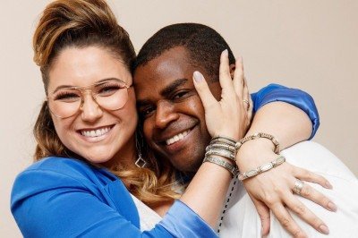 Maria Rita e Pretinho da Serrinha vão se apresentar sábado (13/12), a partir das 14h, no antigo Distrital de Santa Tereza. Ele promete 'deixar todo mundo feliz' -  (crédito: Tarso Ghelli/divulgação)