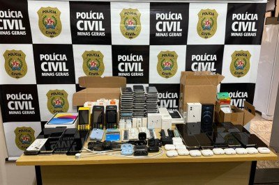 Celulares, tablets e outros acessórios sem proveniência ou com queixas de furto e roubo foram encontrados pela polícia nos Shoppings Populares de BH  -  (crédito: Divulgação/PCMG)