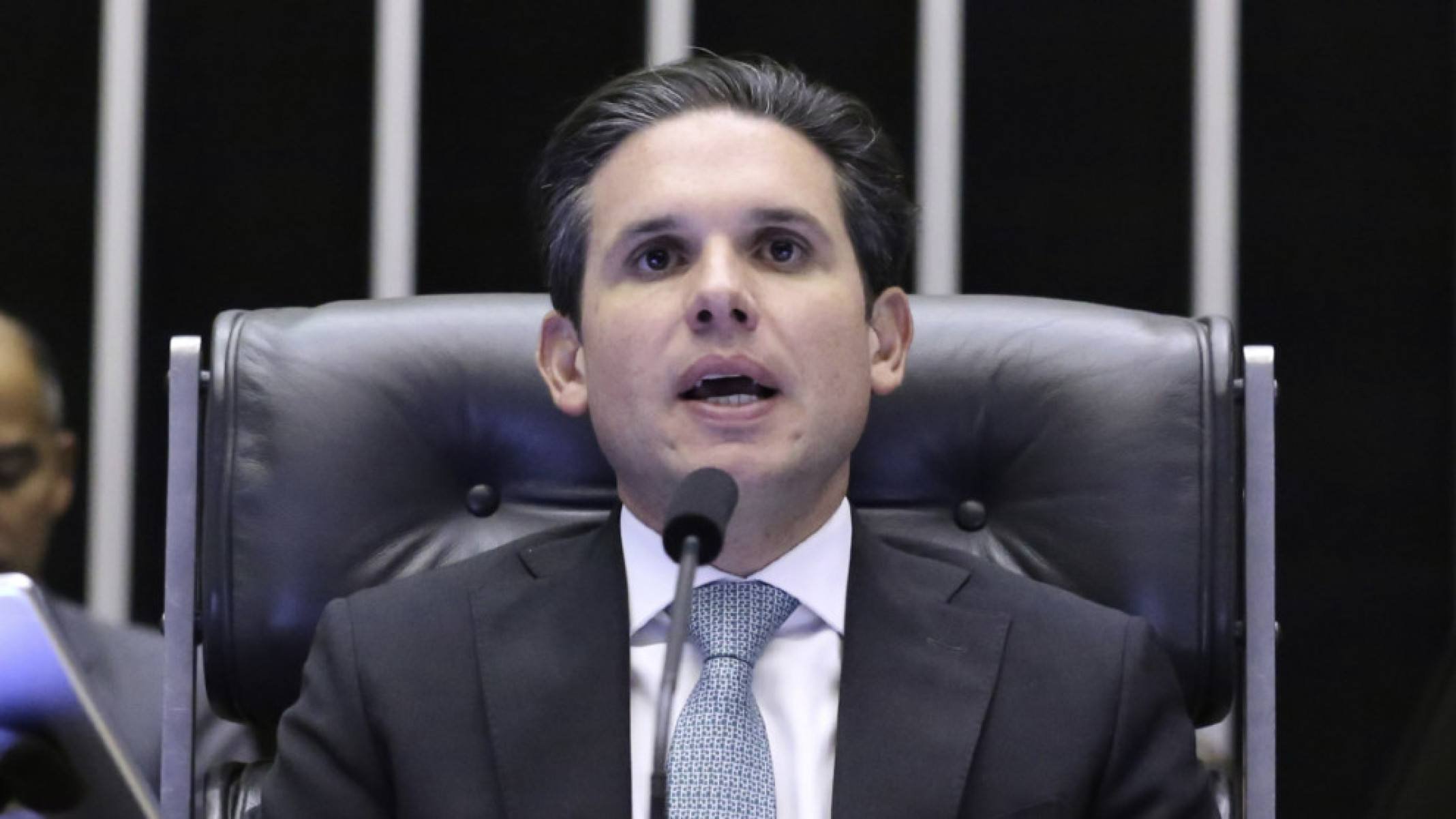 Motta dobra aposta contra o STF e mantém votação de Ramagem para a próxima semana