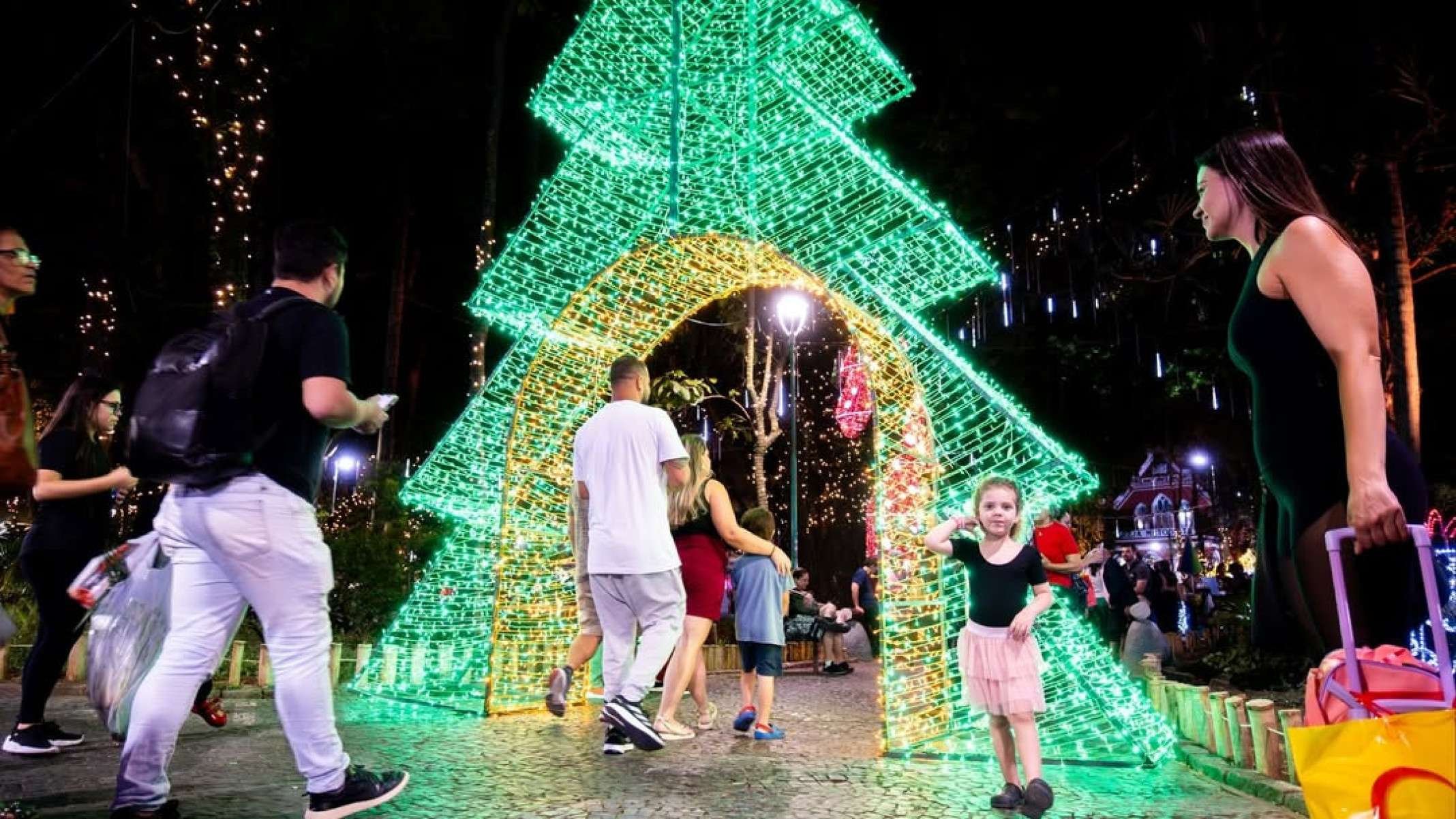 Investimento nas luzes de Natal em 2025 foi estimado em R$ 2,8 milhões.-PJF/Divulgação