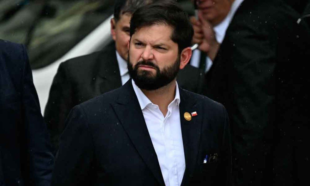  Boric entrega um país mais inseguro, politicamente fragmentado e desconfiado do Estado, sem converter seu capital simbólico renovador em governabilidade -  (crédito: Aizar Raldes/AFP – 8/11/25)