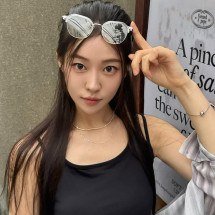 Conheça Song Ji-woo, a atriz sul-coreana que conquistou o público mundial em 2025 - reprodução/instagram