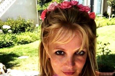 Britney Spears completou 44 anos em 2 de dezembro de 2025 e, para celebrar, lançou uma nova edição de sua biografia “A Mulher em Mim”, originalmente publicada em 24 de outubro de 2023. Agora com bordas cor-de-rosa, formato de bolso. -  (crédito: Reprodução do Instagram @britneyspears)