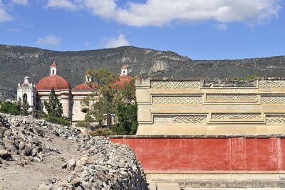 Arqueólogos encontraram, em túneis ocultos de uma igreja católica, em Mitla, no México, o que eles chamaram de  'passagem para o submundo' da civilização Zapoteca, que viveu na região entre 700 a.C até o início do século 15. -  (crédito: LBM1948/Wikimedia Commons)