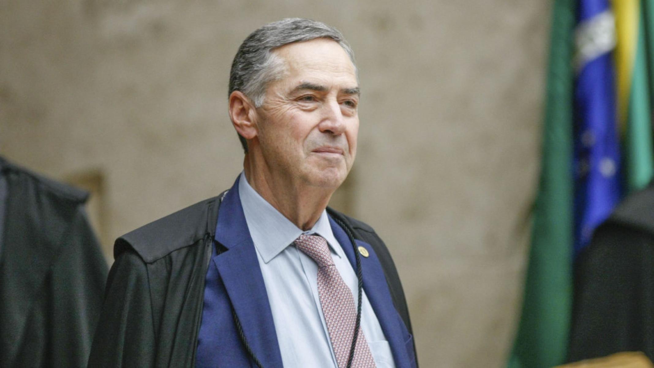 Barroso prepara livro com sua trajetória, do Golpe de 1964 à condenação de Bolsonaro