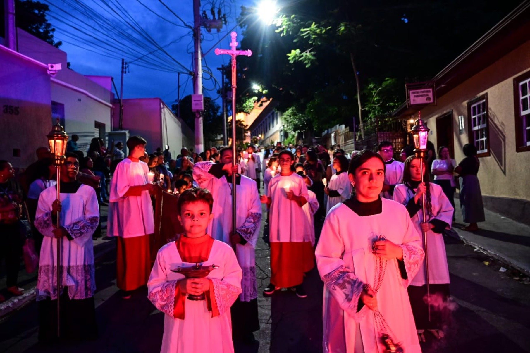 Celebração levou milhares de fiéis às ruas da cidade histórica-Leandro Couri/EM/D.A Press