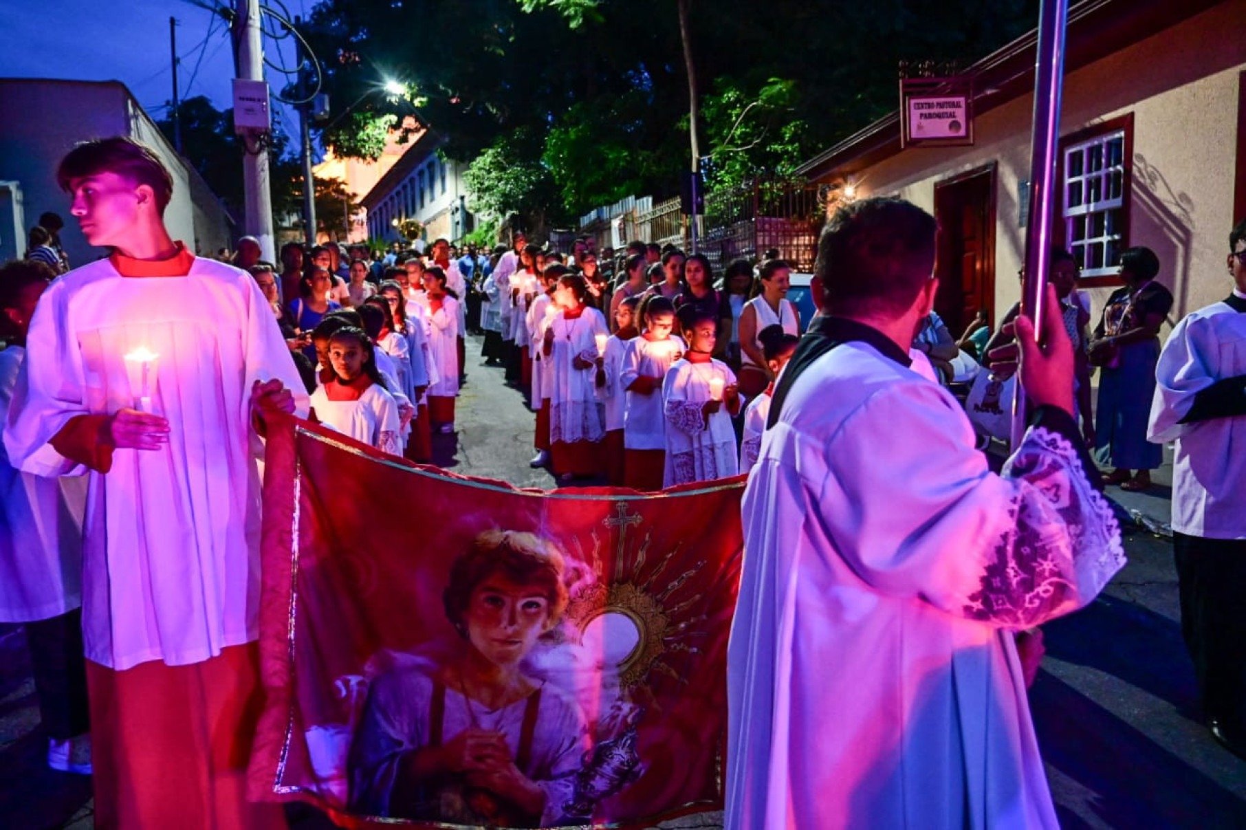 Celebração levou milhares de fiéis às ruas da cidade histórica-Leandro Couri/EM/D.A Press