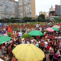 Protesto em BH reúne milhares de manifestantes contra PL da Dosimetria - Jair Amaral/EM/D.A Press