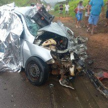Três morrem e uma criança fica ferida em acidente em MG -  (crédito: CBMMG)