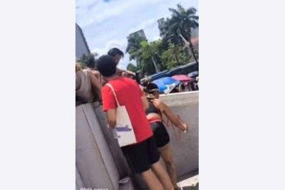 Manifestação contra o PL da Dosimetria reuniu participantes no Centro de Belo Horizonte neste domingo (14); uma mulher foi detida durante a ação. -  (crédito: REDES SOCIAIS/REPRODUÇÃO)