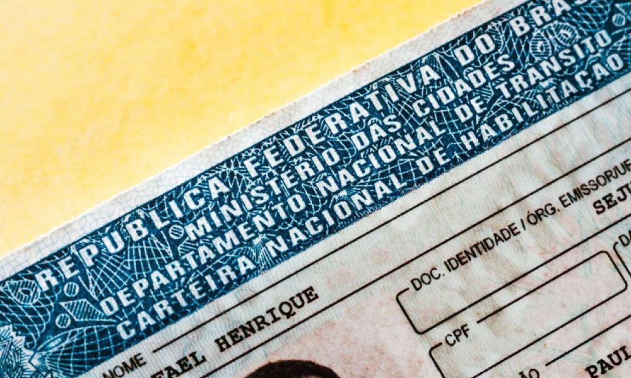 3 hábitos comuns nas rodovias que podem colocar sua CNH em risco - Tupi