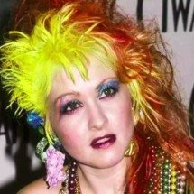 Cabelos coloridos dos famosos: você toparia alguma cor??