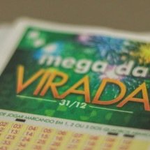 Mega-Sena 2954 acumula; Mega da Virada pode pagar R$ 1 bilhão - Divulga&ccedil;&atilde;o / Shutterstock