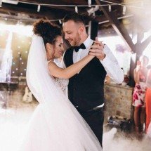 Festa de casamento luxuosa é criticada por falta de comida - FreePik