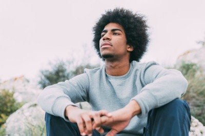 Se poss&iacute;vel, fa&ccedil;a uma pausa; mudar o ambiente f&iacute;sico e mental ajuda a quebrar o ciclo da raiva -  (crédito: FreePik)