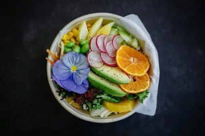 As flores, além de embelezarem  jardins e ambientes, podem ser verdadeiras protagonistas na culinária, adicionando um toque de delicadeza, sabor e cor aos pratos.   -  (crédito: Martin Baron Unsplash)