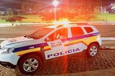 Policiais militares prender o autor dos disparos contra vizinhos atleticanos -  (crédito: PMMG)