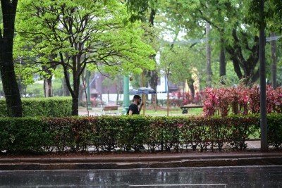 Devido aos grandes volumes de chuvas e a previsão de novas, o Hipercentro de BH entrou na lista de alerta -  (crédito: Leandro Couri/EM/D.A.Press)