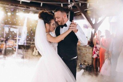 Convidado ficou revoltado ao ir a casamento que não serviu jantar -  (crédito: FreePik)