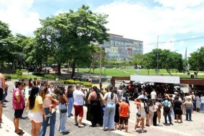 Vinte e oito mil seiscentos e vinte e nove candidatos estiveram presentes na UFMG, para fazer o novo processo seletivo da universidade nesse domingo (14/12) -  (crédito: Jair Amaral/EM/D.A Press)