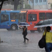 47 cidades de MG podem ter temporal com deslizamentos até esta quarta (17) - Túlio Santos/EM/D.A Press