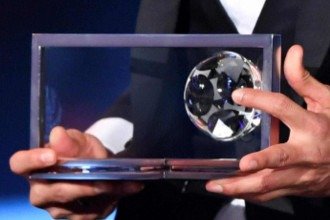 Argentino vence Prêmio Puskás 2025 com bicicleta espetacular; veja o gol