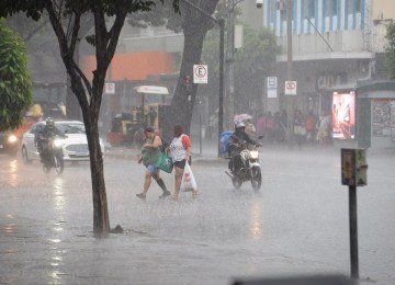 BH pode enfrentar chuva forte nesta terça-feira (16/12)
       -  (crédito:  Túlio Santos/EM/D.A Press)