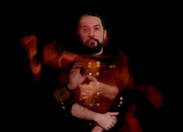 Rodrigo Garcia compôs, gravou, cantou e tocou sozinho as sete faixas de seu disco de estreia

 -  (crédito: Bruno Maluf/divulgação)