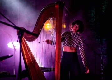 Harpista Marina Mello, que mora na Suíca, participa hoje do encerramento da 20ª QI -  (crédito: Francesca Camila/divulgação)