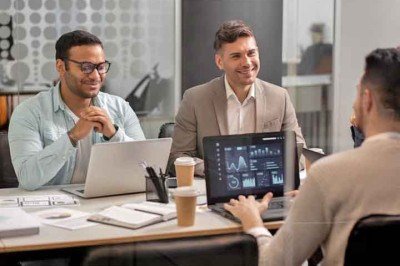 A escolha certa da profissão pode ser um fator crucial para o sucesso a longo prazo. Ficar atento às tendências, avaliando as oportunidades de mercado, pode ser a chave para construir uma trajetória profissional sólida. Com isso, o portal Exame divulgou recentemente as 20 profissões que têm grande chance de emprego.  -  (crédito:  Imagem Freepik)