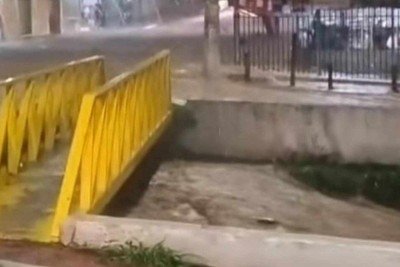 Temporal deixa ruas de Santa Luzia (MG) alagadas -  (crédito: Redes sociais)