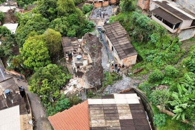 Desabamento na Rua Zilda Cadeira de Oliveira, n&ordm; 266, no Bairro Morro S&atilde;o Francisco -  (crédito: Defesa Civil de Sabará)