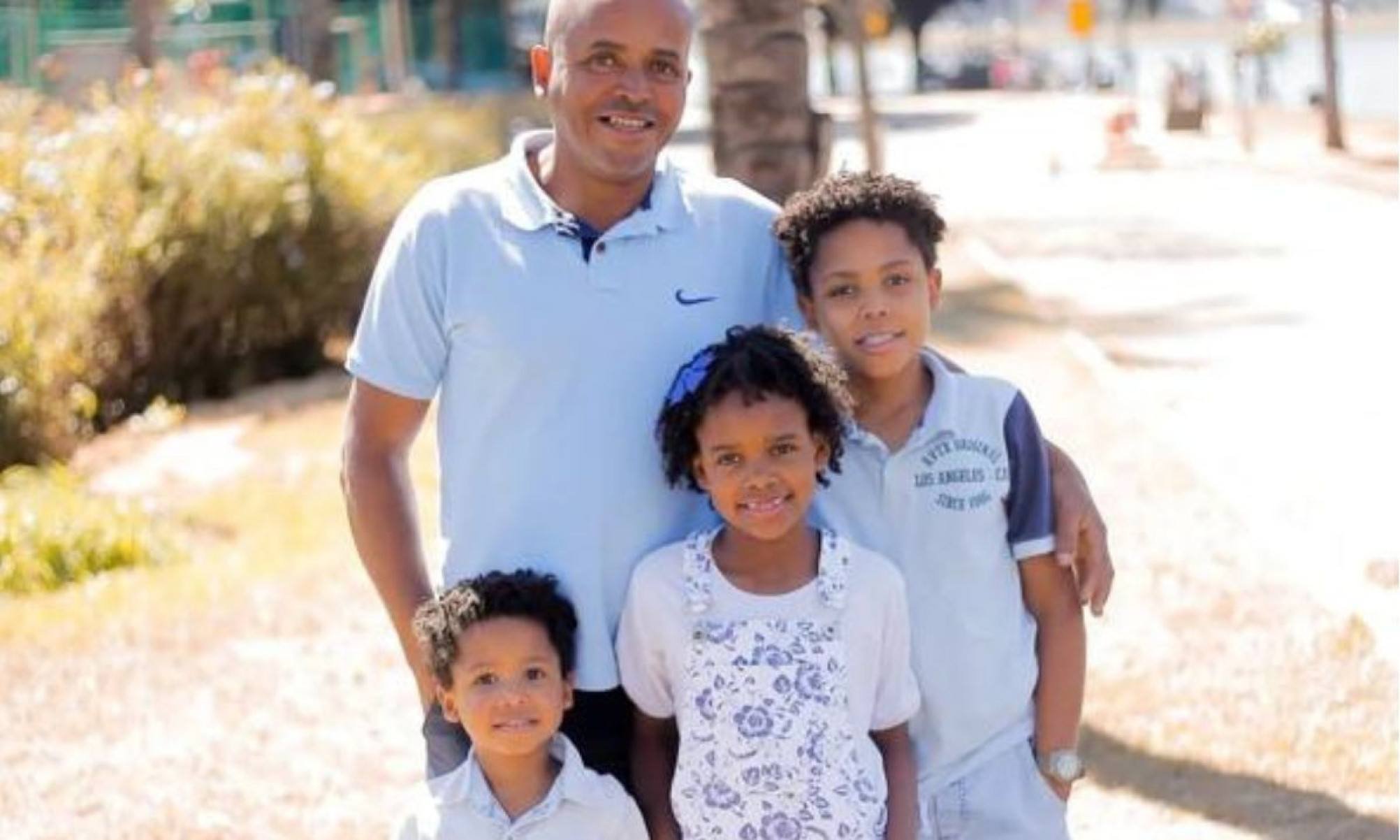 Três irmãos, de 5, 7 e 10 anos, e os pais, de 43 e 51, foram atingidos por um desabamento em Sabará (MG), na Grande BH, na manhã desta terça-feira (16/12)-Arquivo pessoal