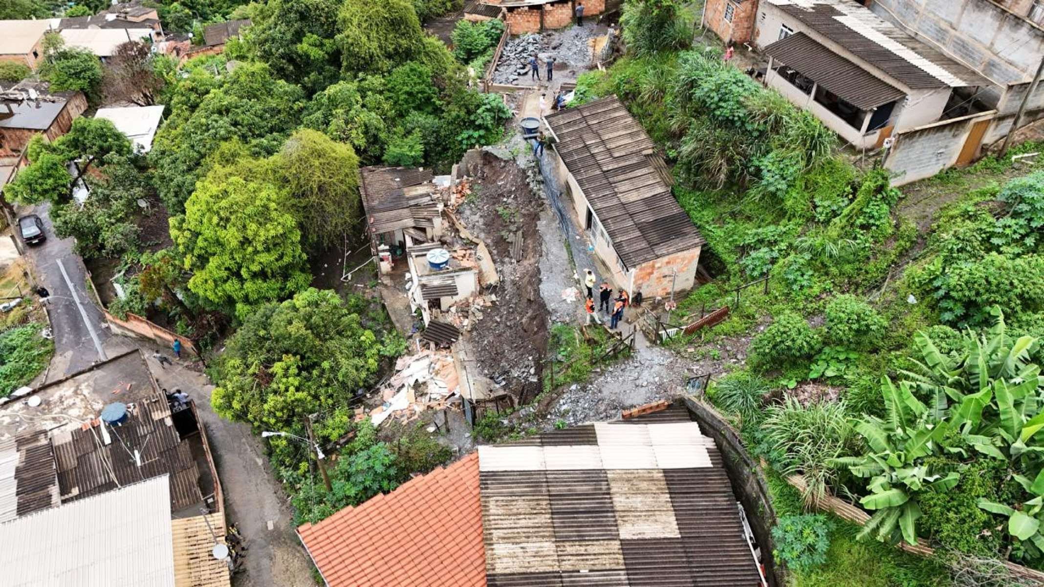 Desabamento na Rua Zilda Cadeira de Oliveira, nº 266, no Bairro Morro São Francisco-Defesa Civil de Sabará