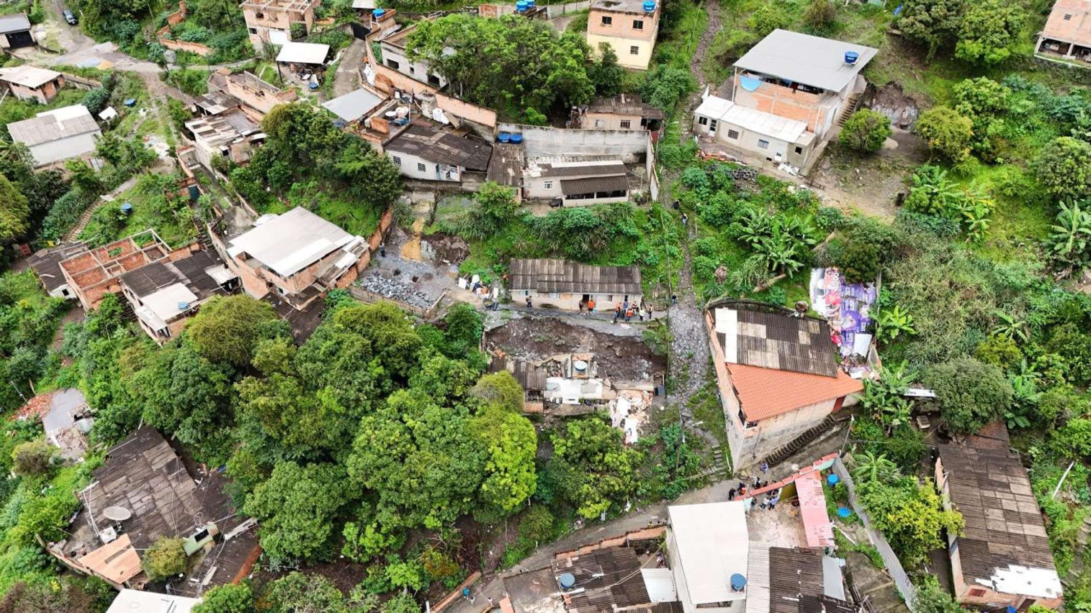 Desabamento na Rua Zilda Cadeira de Oliveira, nº 266, no Bairro Morro São Francisco-Defesa Civil de Sabará