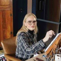 Claudia Liz: modelo que ficou em coma após lipoaspiração vive nova fase profissional -  Reprodução do Instagram @claudializoficial