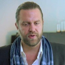 Diretor que faria série com Keanu Reeves para a Netflix é condenado por fraude milionária - Reprodução/YouTube