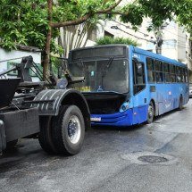 Vídeo: ônibus pega fogo na Região Centro-Sul de BH - Gladyston Rodrigues/EM.D.A Press