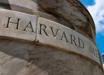 Parte da fachada do prédio da Harvard Medical School, nos EUA -  (crédito: See-ming Lee/Flickr)