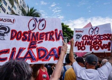 Pesquisa da Quaest mostra que 47% dos brasileiros n&atilde;o aprovam PL que reduz penas de condenados por tentativas de golpe -  (crédito: T&acirc;nia Rego / Ag&ecirc;ncia Brasil)
